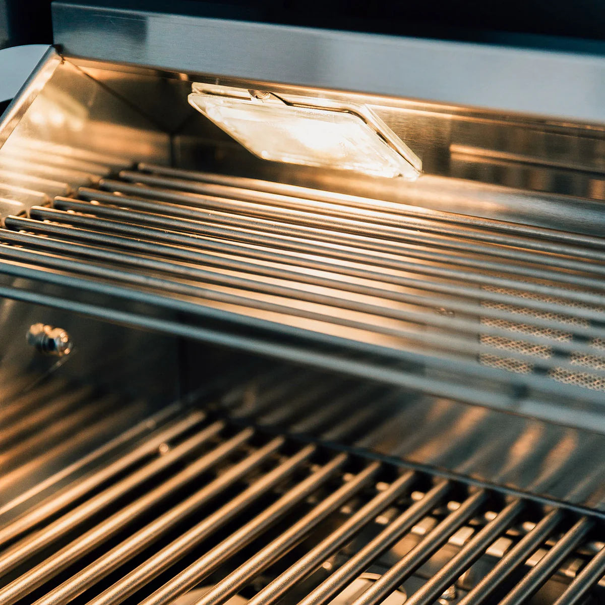 Summerset TRL Deluxe 44-inch 4-burner Built-in Natural Gas Grill With Rotisserie - TRLD44-NG
