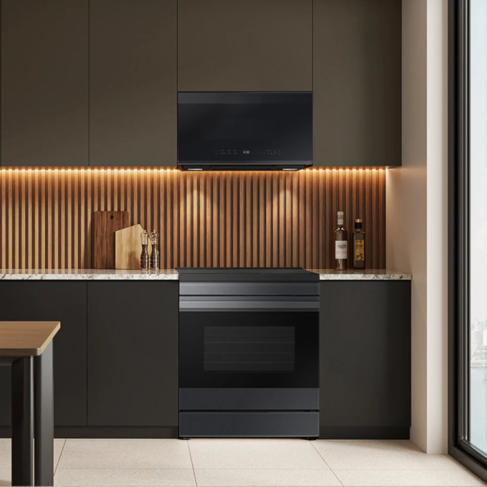 Bespoke 6.3 cu. ft. Smart Slide-In Induction Range with Ambient Edge Lighting™ & Air Sous Vide in White Glass