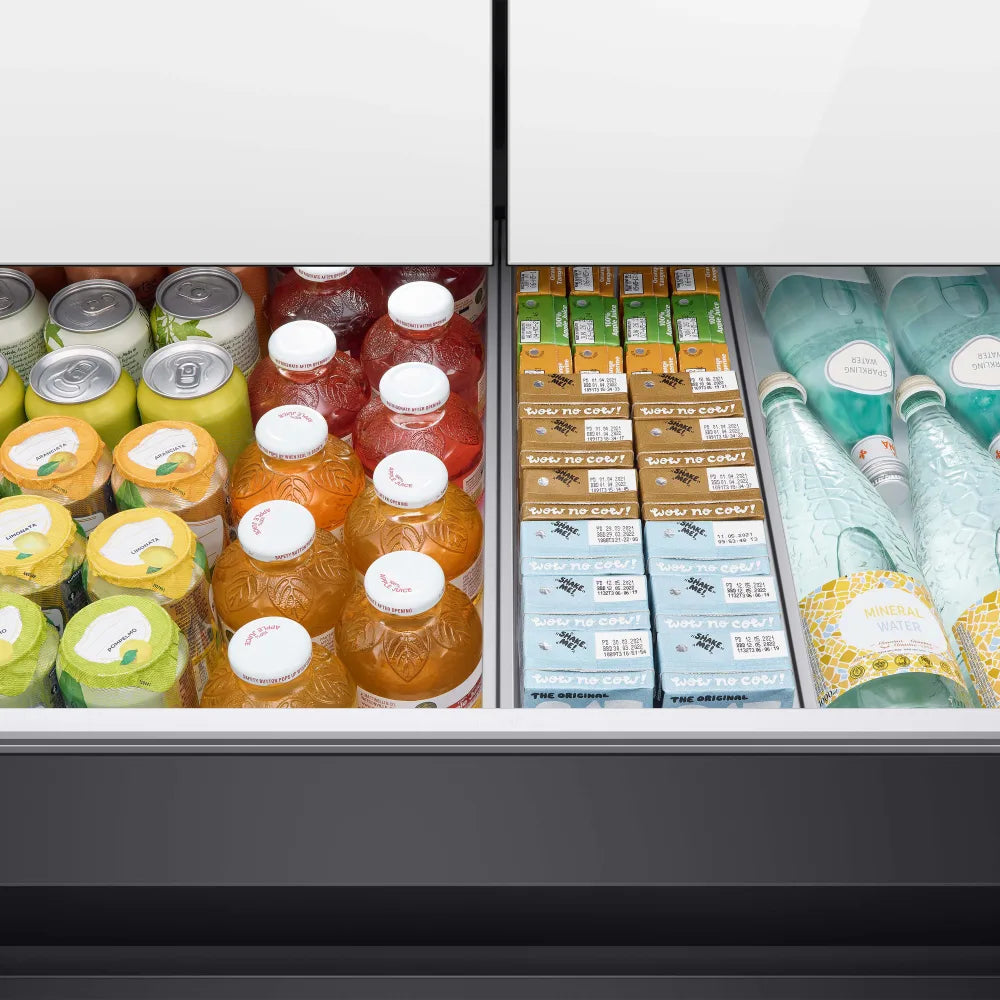 Bespoke 4-Door French Door Refrigerator (23 cu. ft.) with Beverage Center™ in White Glass