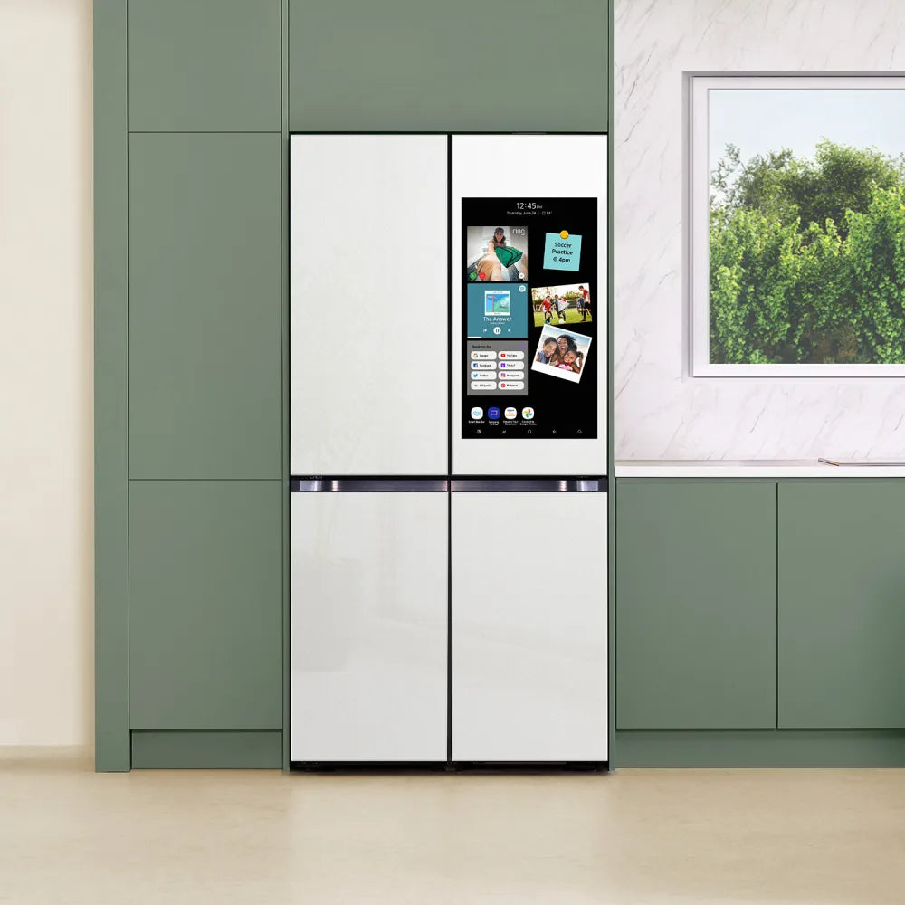 Bespoke 4-Door Flex™ Refrigerator (29 cu. ft.) with AI Family Hub™+ and AI Vision Inside™ in White Glass