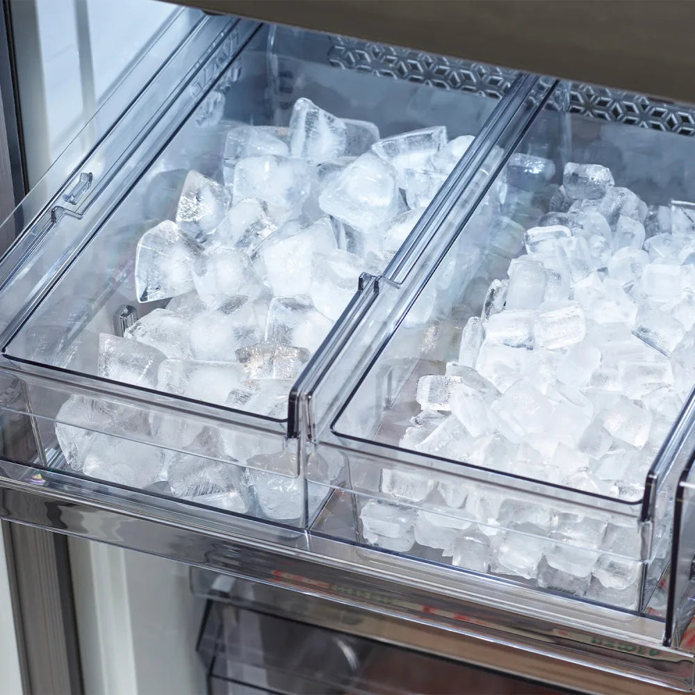 Bespoke 4-Door Flex™ Refrigerator (29 cu. ft.) with AI Family Hub™+ and AI Vision Inside™ in Stainless Steel